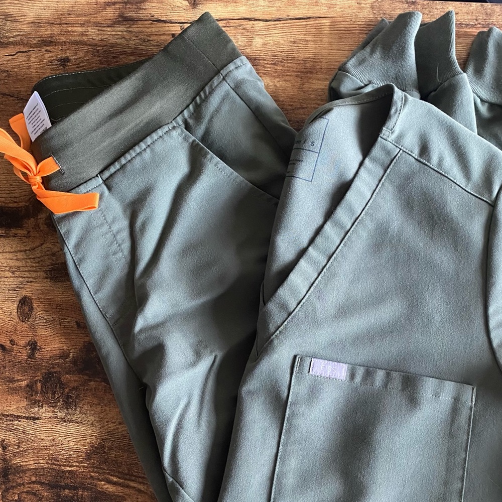 Figs. Small Tall, Moss Green, Caterina and Zamora Joggers
